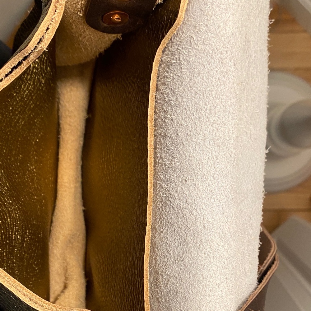 Elegant Gold and Brown Crossbody Bag - Picture 5 of 8
